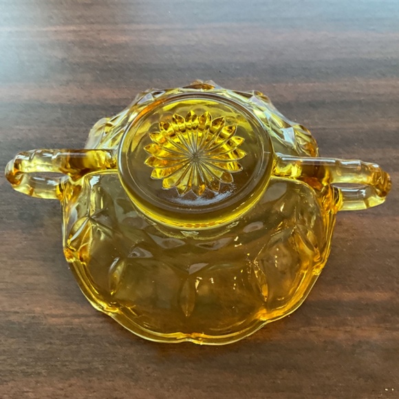 Vintage Anchor Hocking Glass 5.25” Amber Marigold Handled Art Glass Candy Dish - Picture 4 of 4